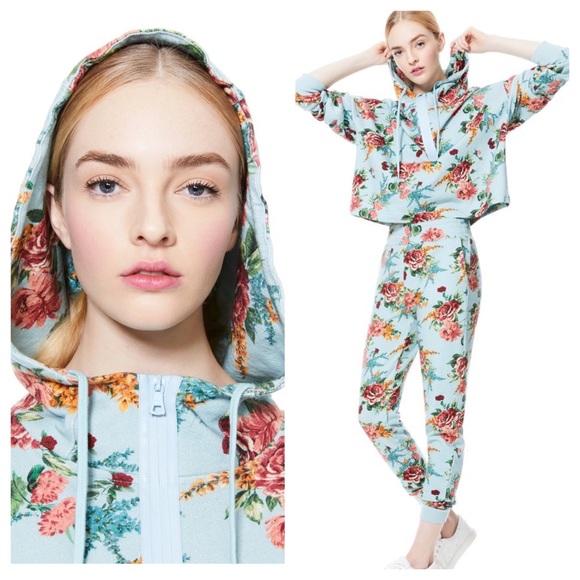 ALICE + OLIVIA Set (Cropped Hoodie + Jogger) - Picture 2 of 10